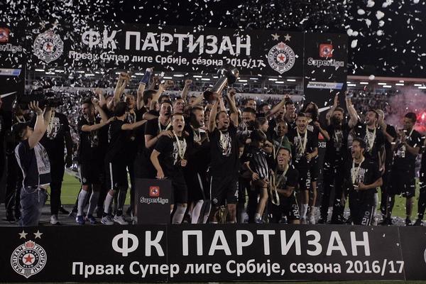 Ako si pošten, bićeš nagrađen! Navijač Partizana pokazao kako se klub voli, a potom je usledila i nagrada za ceo život!