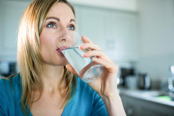 5 situacija u kojima morate da prestanete da pijete toliko vode! (FOTO) (GIF)