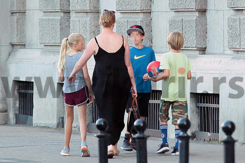 Džulija Roberts i njena deca su oduševljeni Srbijom! Prošetali su gradom, a jedan detalj je svima upao u oko! Srbi će je voleti još više zbog toga (FOTO)