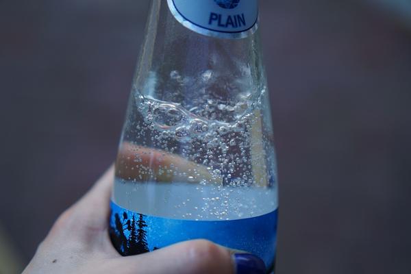 Prestani da piješ kiselu vodu! Od nje imaš više štete nego koristi! (FOTO) (GIF)