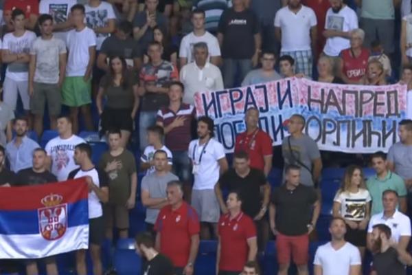 GORELA JE PODGORICA! Srbi grmeli u Morači, od pesama naših navijača pomerilo se ušće Zete! (VIDEO)