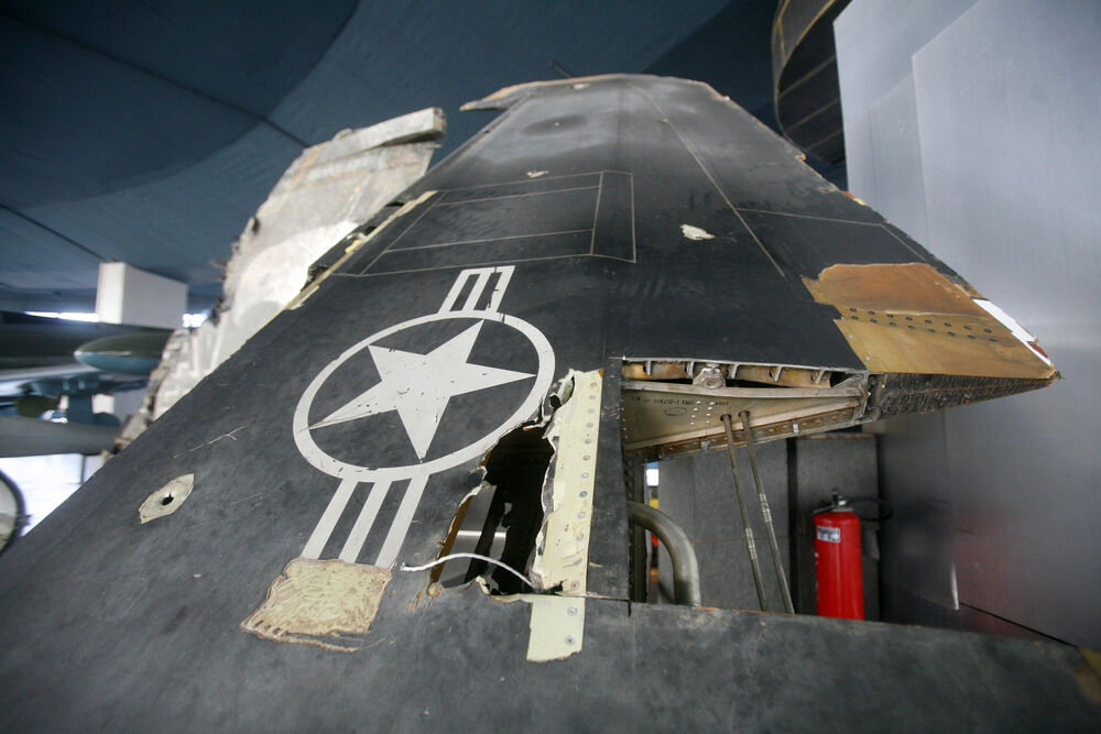 Ostaci americkog aviona F-117 zvanog nevidljivi oborenog tokom Nato bombardovanja Srbije 