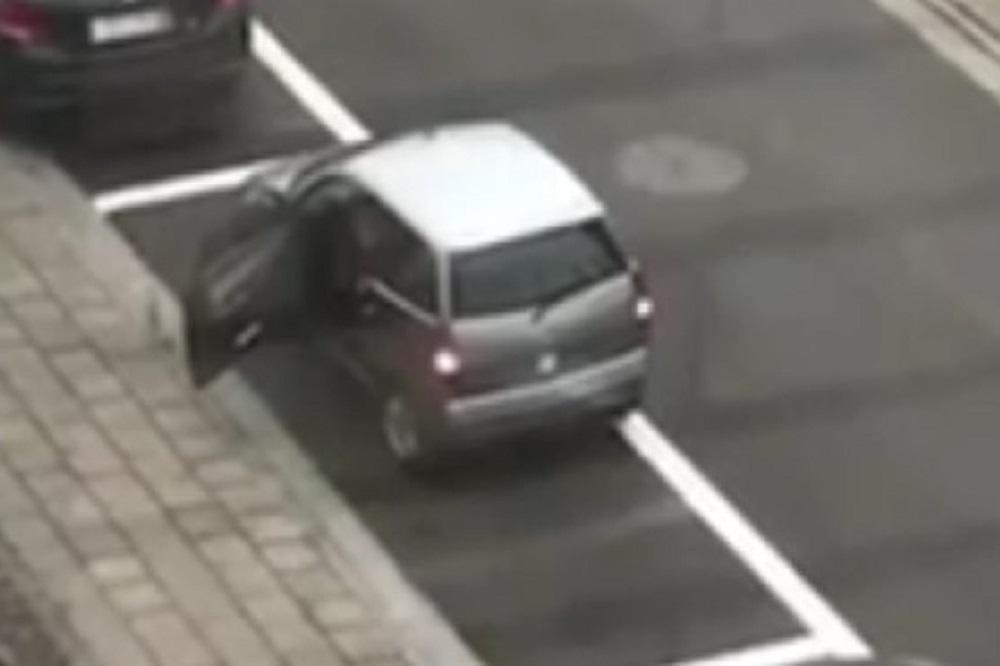 NI MANJEG AUTOMOBILA, NI VEĆE AGONIJE! Ovo je najgore parkiranje veka! (VIDEO)