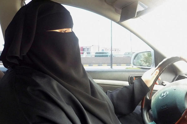 BILO JE VREME: Ženama u Saudijskoj Arabiji konačno dozvoljeno da voze!