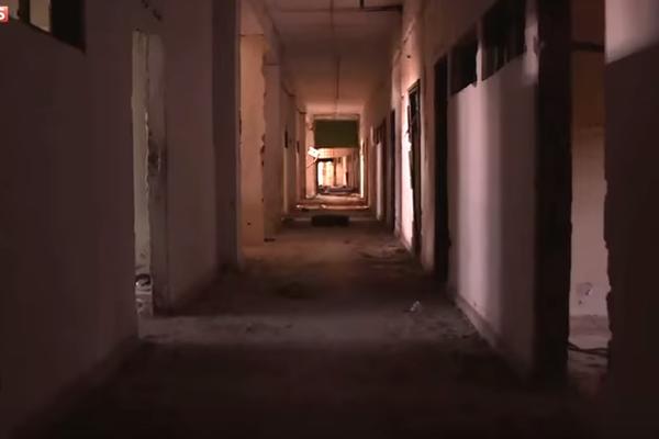 OVE SLIKE I SNIMCI LEDE KRV U ŽILAMA! Ovo su DŽIHADISTIMA prostorije za mučenje tik iza FUDBALSKOG STADIONA! (FOTO)(VIDEO)