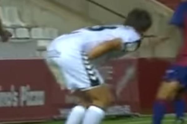 UZNEMIRUJUĆE! Argentinski fudbaler morao na UŠIVANJE PENISA posle duela sa saigračem! (VIDEO)