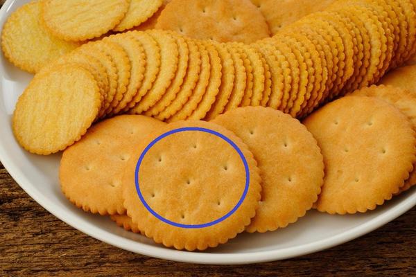 Zašto krekeri imaju rupice na sebi? (FOTO) (GIF)