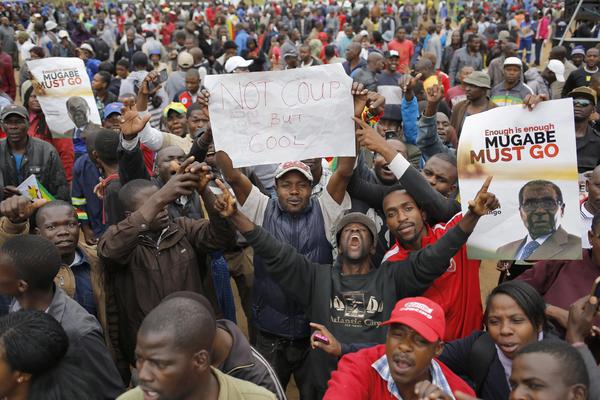 OVO SU SUZE RADOSNICE: Hiljade građana krenulo prema Mugabeovoj rezidenciji, slavi se njegov pad! (FOTO)