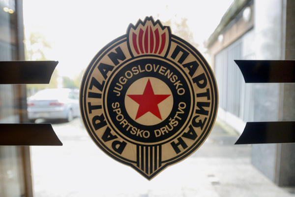 KAO DA JE HULIGAN ILI ZVEZDA RIJALITIJA: Partizan se oglasio zbog napada kapitena crno-belih na saigrača!