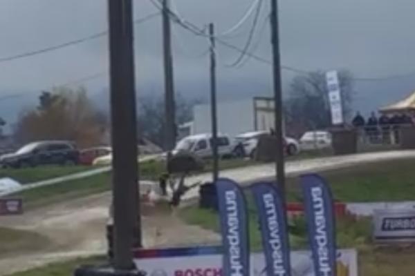 INCIDENT NA RELI TRKAMA U HRVATSKOJ: Automobil naleteo na devojku, odbacio je nekoliko metara, za dlaku izbegla smrt! (VIDEO)