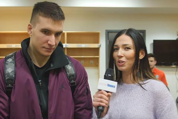Atraktivna voditeljka ugrabila Bogdana za intervju: Srpkinja iz Toronta oduševljena našim asom! (VIDEO)