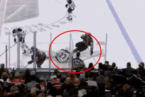 SRBINA U NHL ZAMALO PREKLALI NA UTAKMICI: Prerezao mu vrat klizaljkom, izbegao smrt za milimetre! (FOTO) (VIDEO)