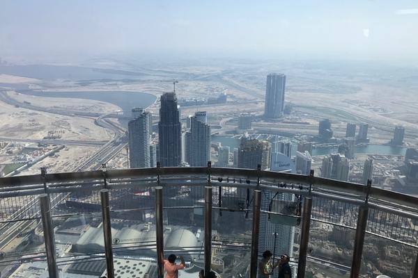 160 SPRATOVA ZA 77 SEKUNDI! Popela sam se na vrh Burdž Kalife, najviše zgrade na svetu! VODIMO VAS U OVAJ VANZEMALJSKI LIFT (VIDEO)