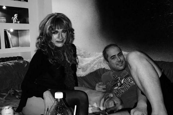 FOTOMONATAŽA ILI BLEJA S ORTAK(INJ)OM? Miša Vacić leži u beogradskom pansionu s transvestitom Dženi Pinter! (FOTO)