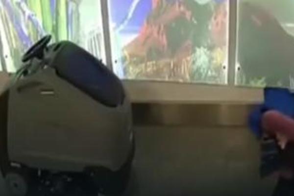 HOROR NA AERODROMU: Nakon porođaja OSTAVILA BEBU u WC-u! (VIDEO)