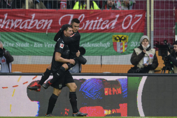 Mario Gomez srušio Augzburg, Dortmundu derbi dve Borusije! (VIDEO)