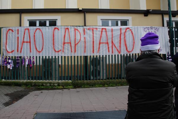 TUGA! NAVIJAČIMA SE KIDA SRCE: Fiorentina u čast tragično preminulog kapitena promenila grb! (FOTO)