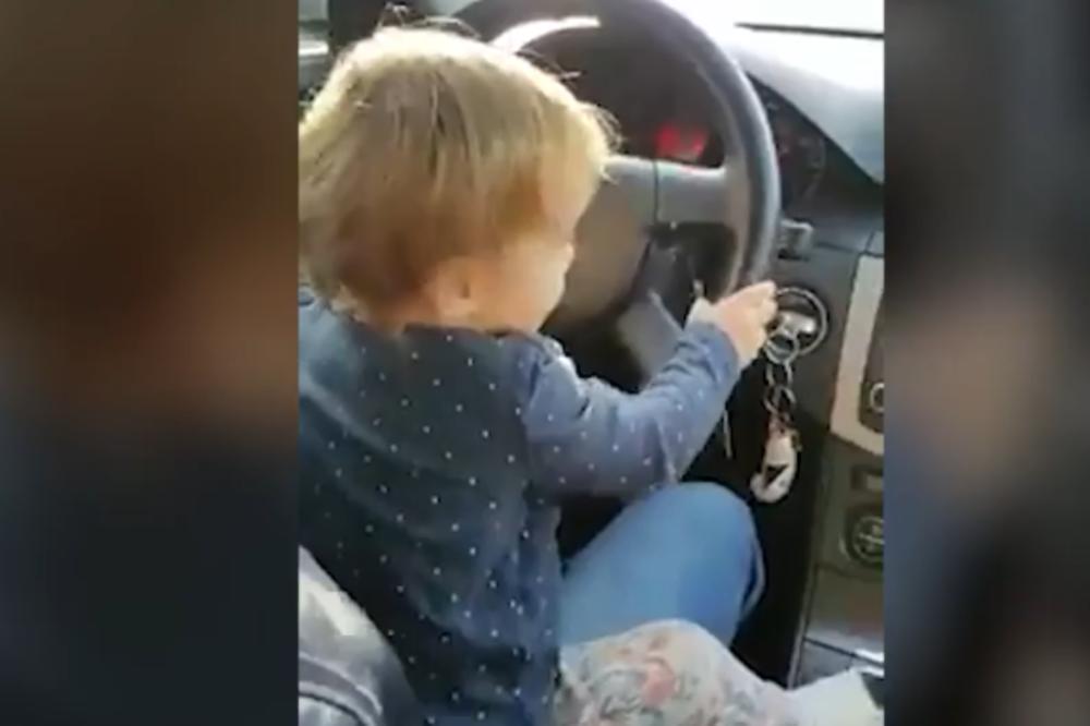 NEZAPAMĆEN SKANDAL U SRBIJI! Otac dao ćerki (3) da upravlja autom na auto-putu: EVO, VOZI SAMA! (VIDEO)