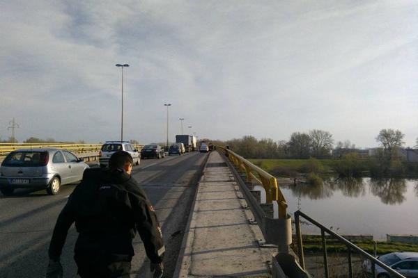 JEZIV PRIZOR: Muškarac se obesio o Kaćki most