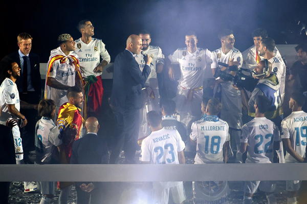 ODLAZIŠ, A VOLIMO TE: Igrači Reala se oprostili od Zidana, samo jedan od njih se još nije oglasio! (FOTO)