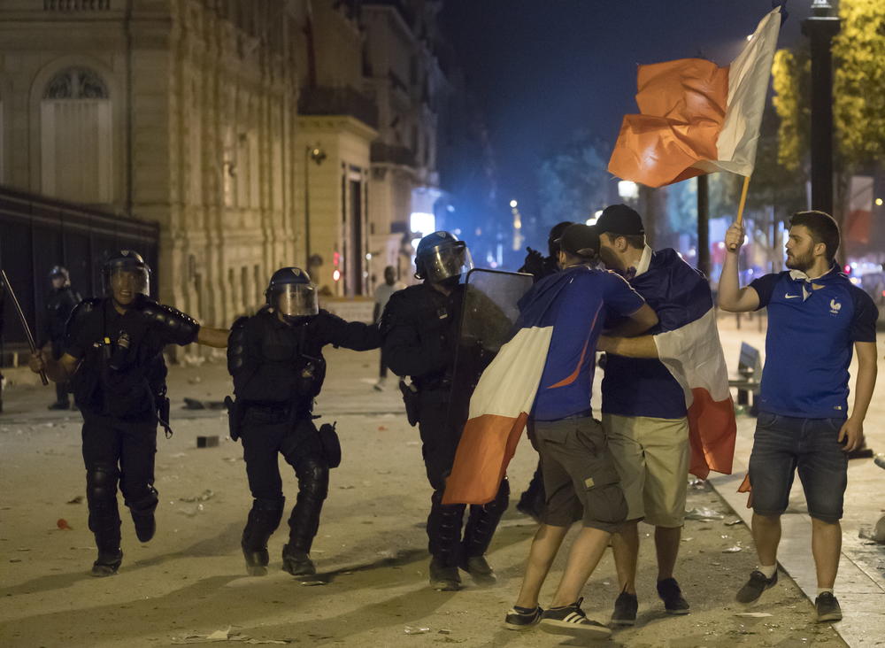 Neredi u Francuskoj  