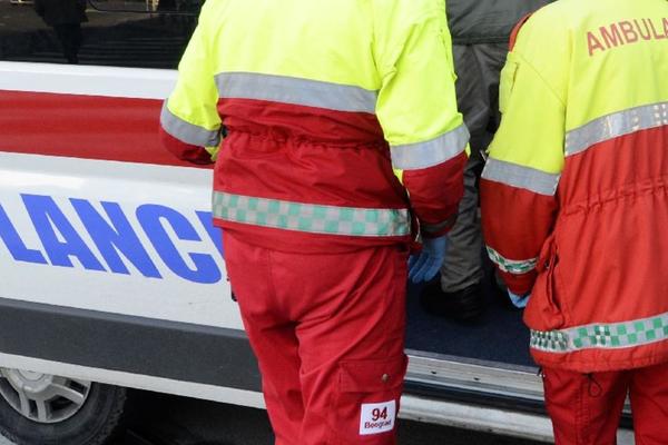 LANČANI SUDAR PET VOZILA KOD BEOGRADSKE ARENE: Povređena žena (56) prevezena u URGENTNI!