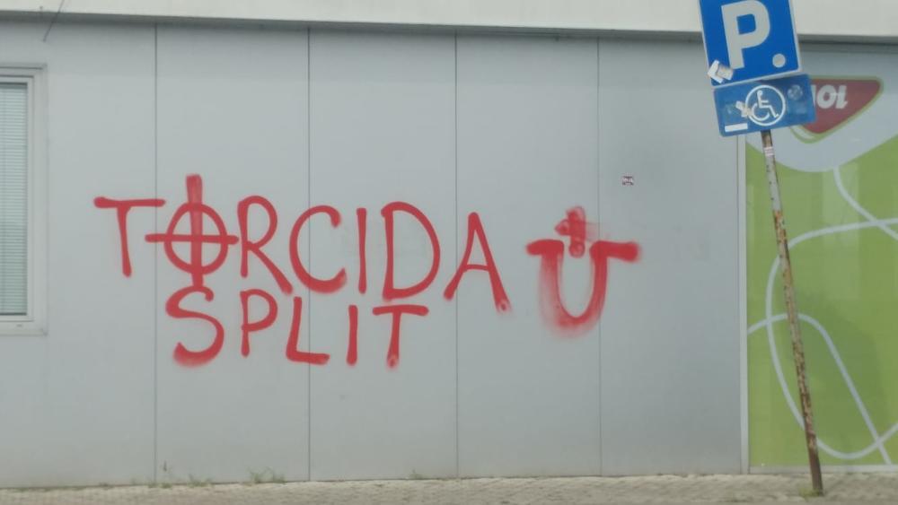 Navijači Hajduka su opljačkali benzinsku pumpu i crtali ustaške simbole  