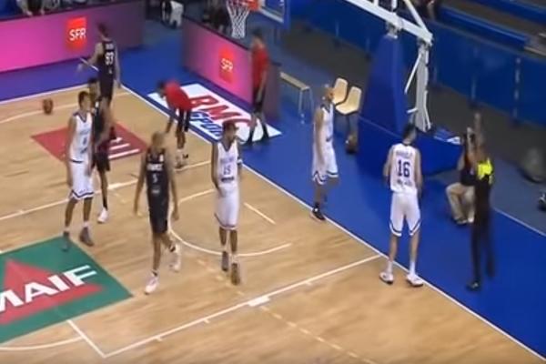 Grci pred Srbiju prave skandale po košarkaškim terenima: Papanikolau dobio isključenje, pa aktivirao alarm u hali!