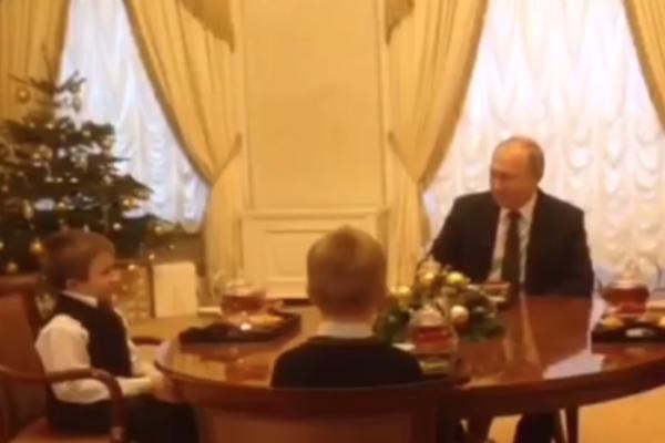 ZBOG OVAKVIH STVARI SE TREBA DIVITI PUTINU: Predsednik Rusije ispunio neobičnu želju TEŠKO BOLESNOM dečaku! (VIDEO)
