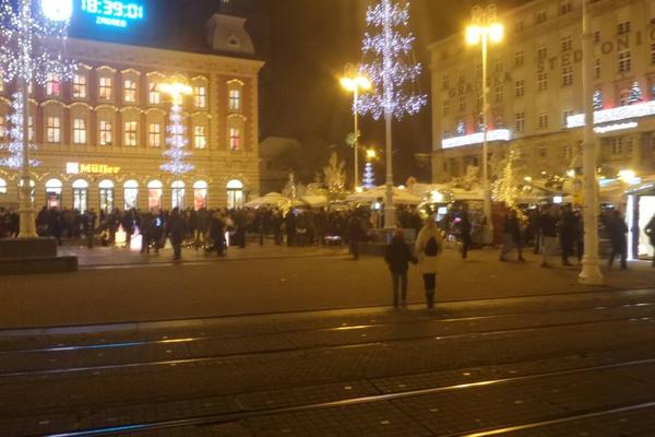 A U CENTRU ZAGREBA POSLE VJEČNOG DERBIJA SE GLEDA PARTIZAN: Neočekivana scena u lokalu na Trgu bana Jelačića!