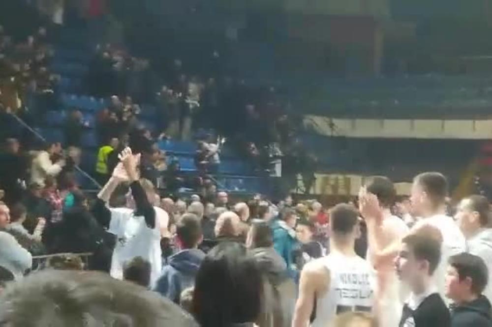 HIT PESMU IZ ITALIJANSKOG KALČA OBRADILI GROBARI: Navijači i igrači Partizana slavili uz svoju verziju čuvene pesme