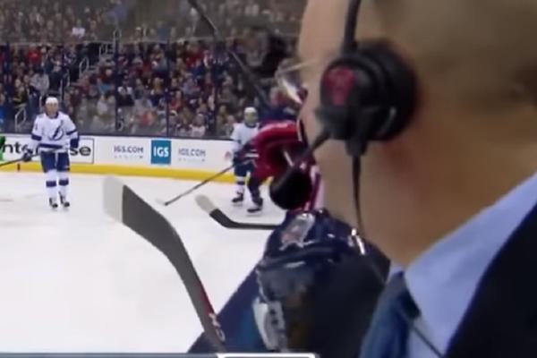 UMALO TRAGEDIJA NA NHL MEČU: Komentator radio svoj posao, a onda je pak poleteo ka njegovoj glavi...