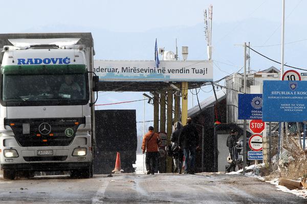 POČELO JE: Sa Merdara vraćen kamion iz centralne Srbije, Priština sprovodi "mere reciprociteta"