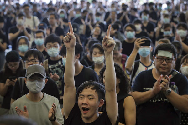 HONG KONG: Usvojen zakon kojim se kriminalizuje nepoštovanje himne