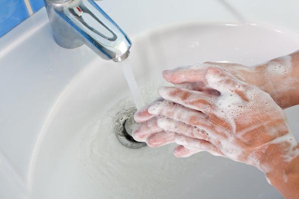 NEMA NIŠTA GORE OD TOGA: Ovaj ODVRATAN POKRET nakon pranja ruku je KOBAN PO VAS
