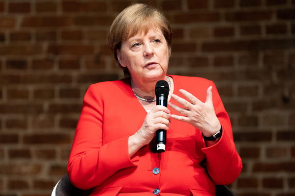 POSLEDNJIH SEDMICA DOŽIVELA TRI KOLAPSA U JAVNOSTI: Nemci smatraju da je zdravlje Merkelove njena privatna stvar