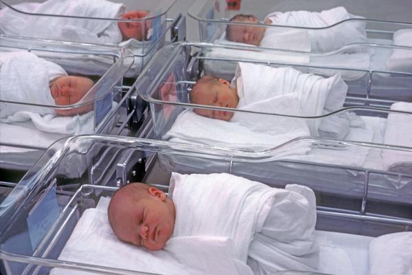 KORONA ISPRAZNILA PORODILIŠTA: Stručnjaci očekivali nagli porast nataliteta, a sledilo je neočekivano!