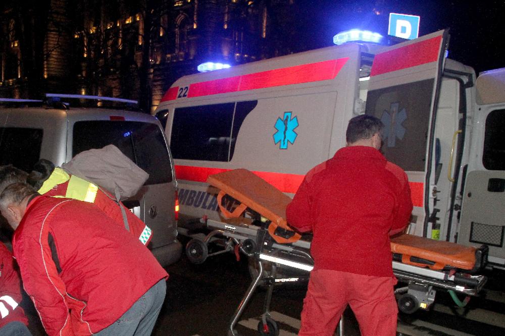 AUTO SE ZABIO U CISTERNU, UŽAS KOD BUBANJ POTOKA: Hitna pomoć odmah hospitalizovala vozača!