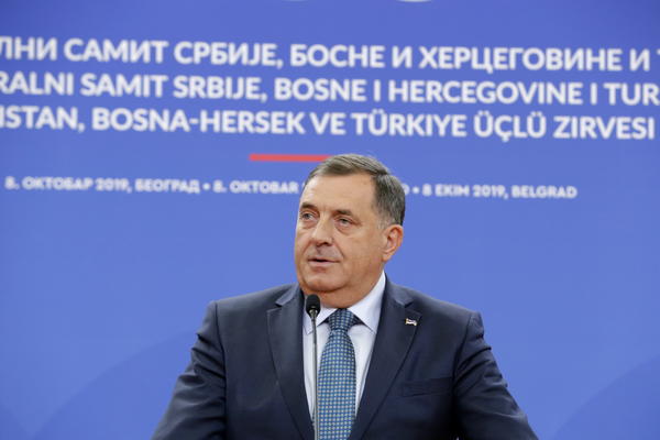 IZETBEGOVIĆ I KOMŠIĆ ŽELE DA SRUŠE VUČIĆA: Dodik ponovo uzburkao BiH, rekao da je Banjaluka VUČIĆEV GRAD