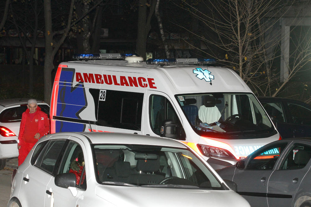 TRAGEDIJA NA CRNOGORSKOM PRIMORJU: Preminula žena koja je ispala iz minibusa!