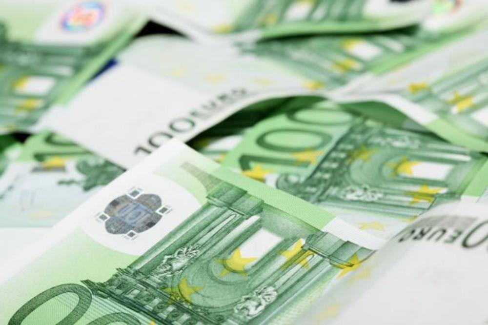 PROMENE NA KURSNOJ LISTI: Američki dolar posustao, evro ojačao!