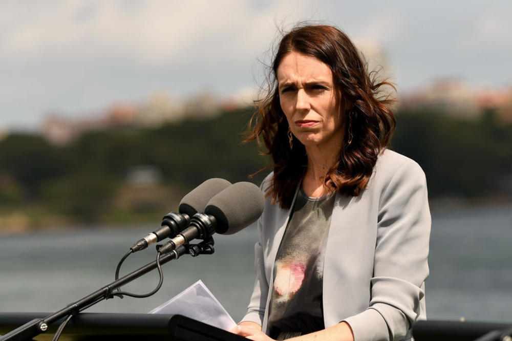 "IZVINITE, MALO ODVRAĆANJE PAŽNJE": Premijerka Novog Zelanda nastavila obraćanje uprkos ZEMLJOTRESU (VIDEO)