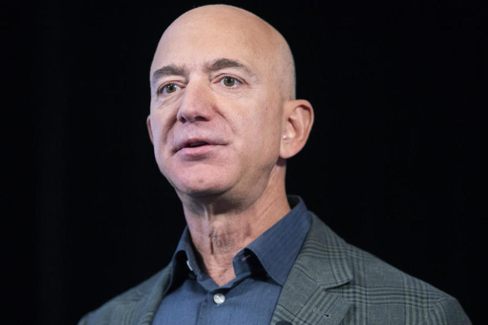 CRVENE SE AKCIJE AMAZONA: Bezos izgubio preko 20 MILIJARDI dolara za samo NEKOLIKO SATI