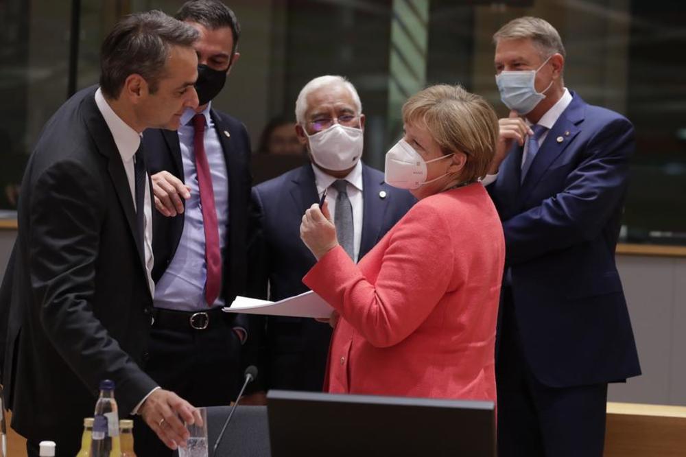 "HITNA KOČNICA" U NEMAČKOJ! KRITIČAN NIVO ZARAZE: Angela Merkel danas o mogućem uvođenju oštrijih mera!