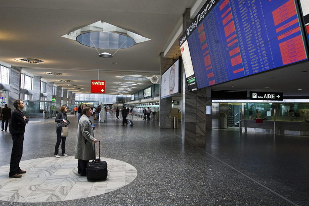 VAZDUŠNI PROSTOR UKRAJINE ZATVOREN, KOMPANIJE OTKAZUJU LETOVE: Rusija obustavila rad aerodroma Krasnodar do ponoći!