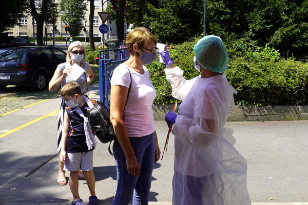 VEČERNJI LIST OTKRIVA: Ruska ambasada pod opsadom Hrvata zbog vakcine!