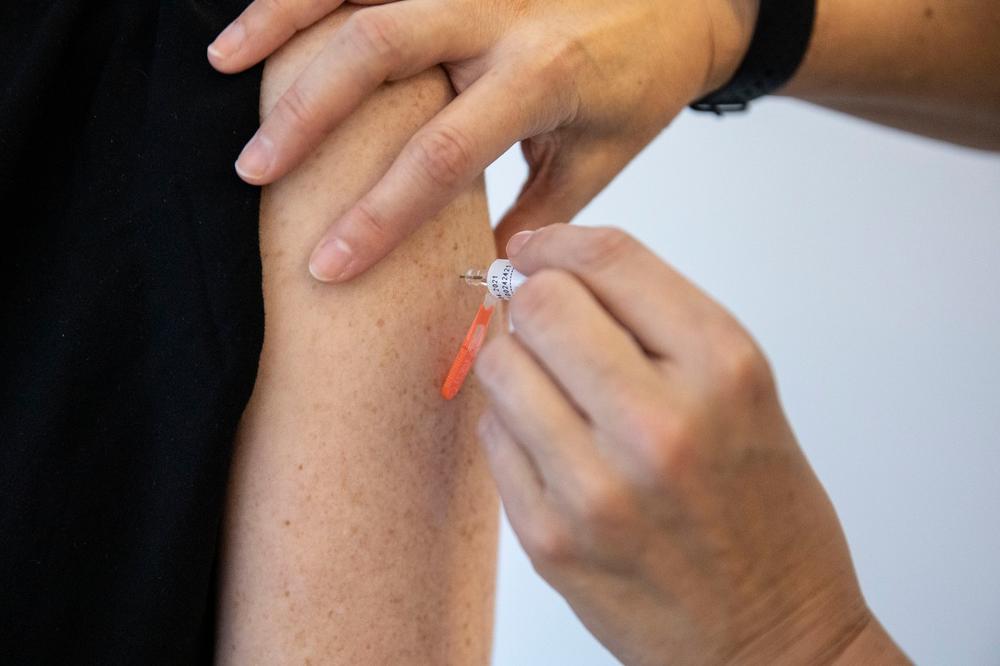 EMA bi mogla da odobri vakcine protiv omikrona za 3 do 4 meseca