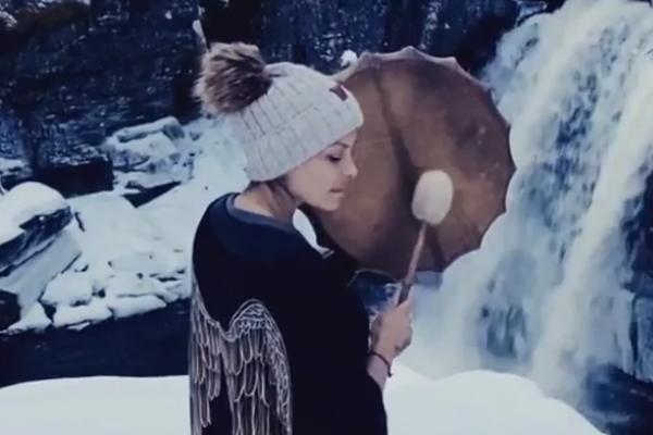 ELENA KARIĆ POSLE SVEGA POKAZALA SVE! Ovo je njen OLTAR i evo kako se izvodi ritual u NORVEŠKOJ (VIDEO)