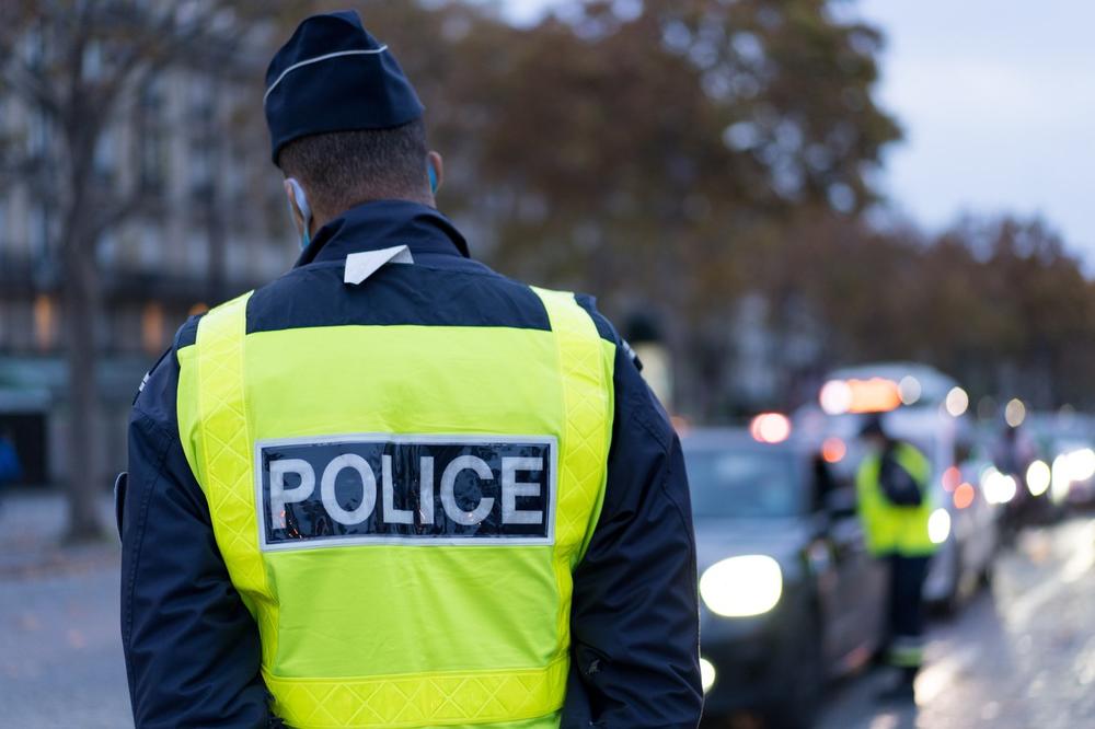 DRAMA U FRANCUSKOM VOZU: Britanca izbacilo 8 policajaca, zbog 1 STVARI