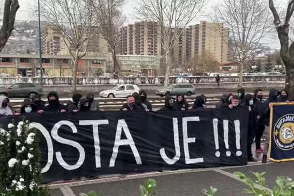 NAVIJAČI BOSNE USTALI PROTIV NOVOG SELEKTORA: Protesti na ulicama Sarajeva!